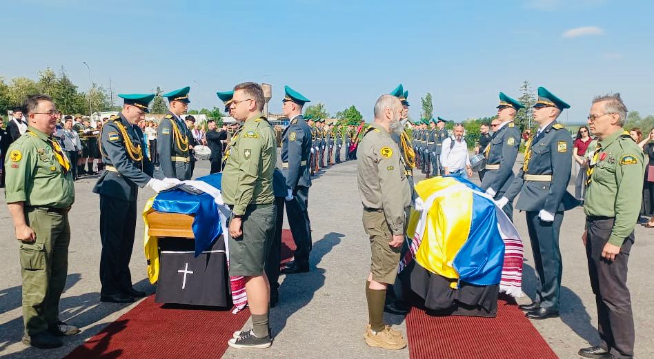 Закарпатські мурлики взяли участь у зустрічі тлінних останків Мельників на українському кордоні